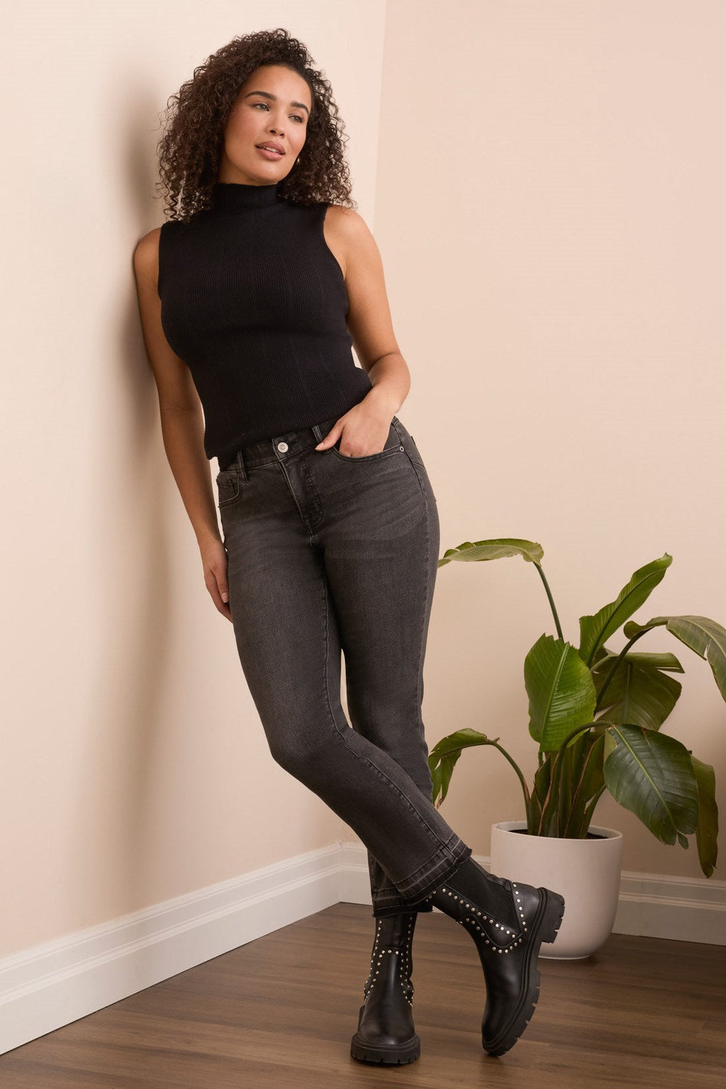 Sophia Curvy Hugging Microflare Crop