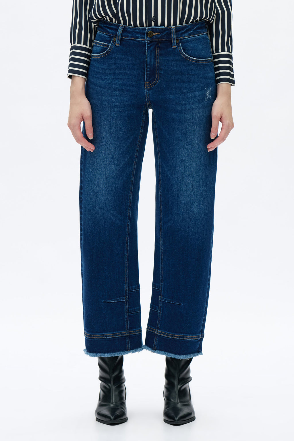 Mid Rise Barrel Leg Jean