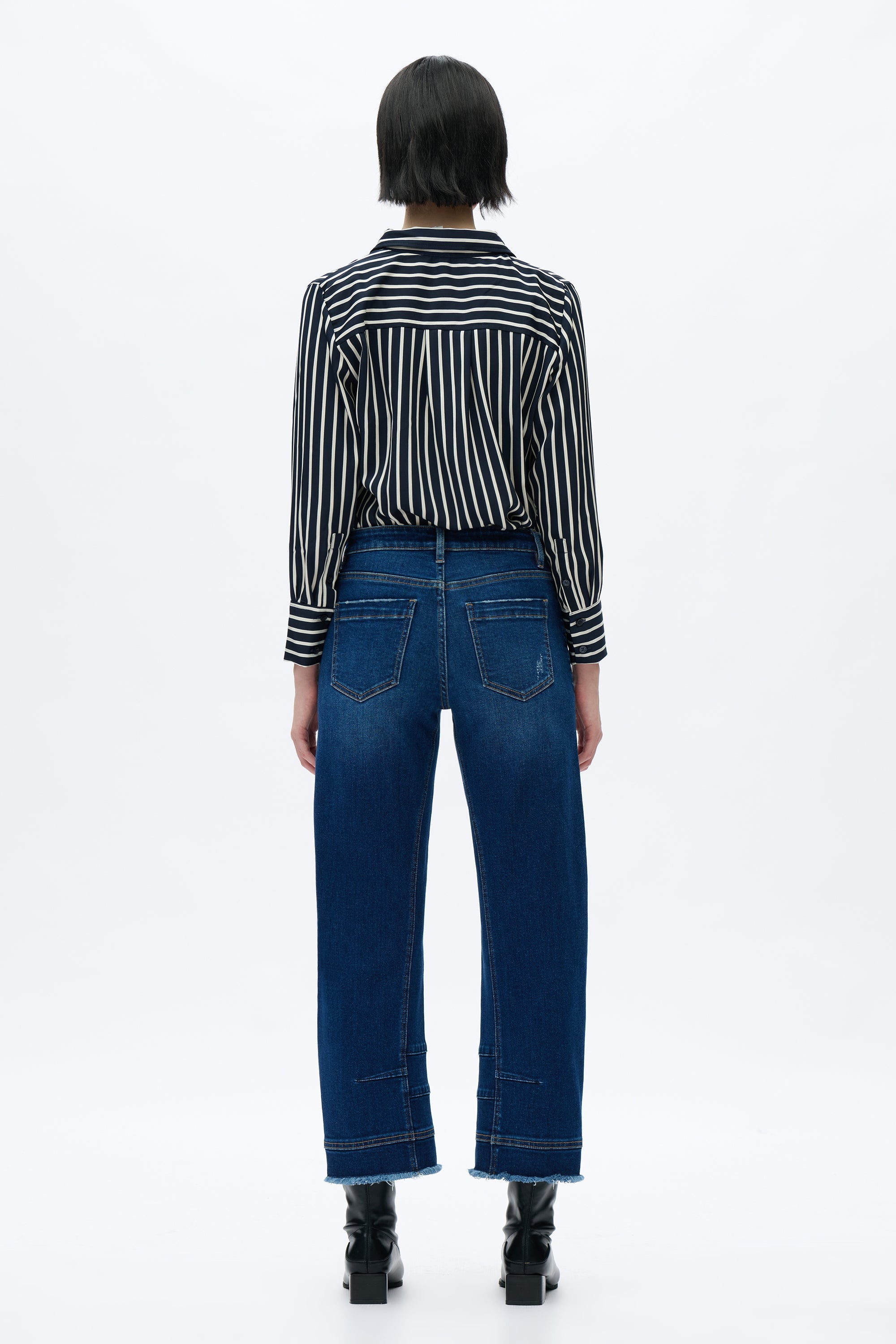 Mid Rise Barrel Leg Jean